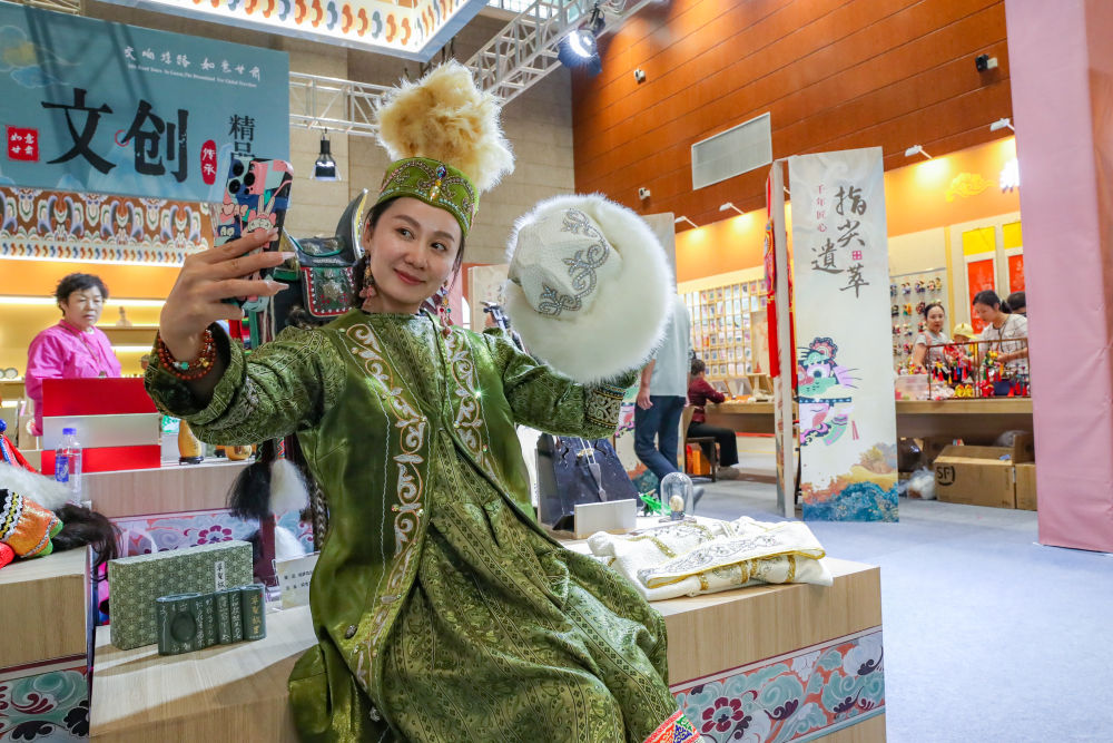 鏡觀·回響|丹青刻歲月 石窟映千年