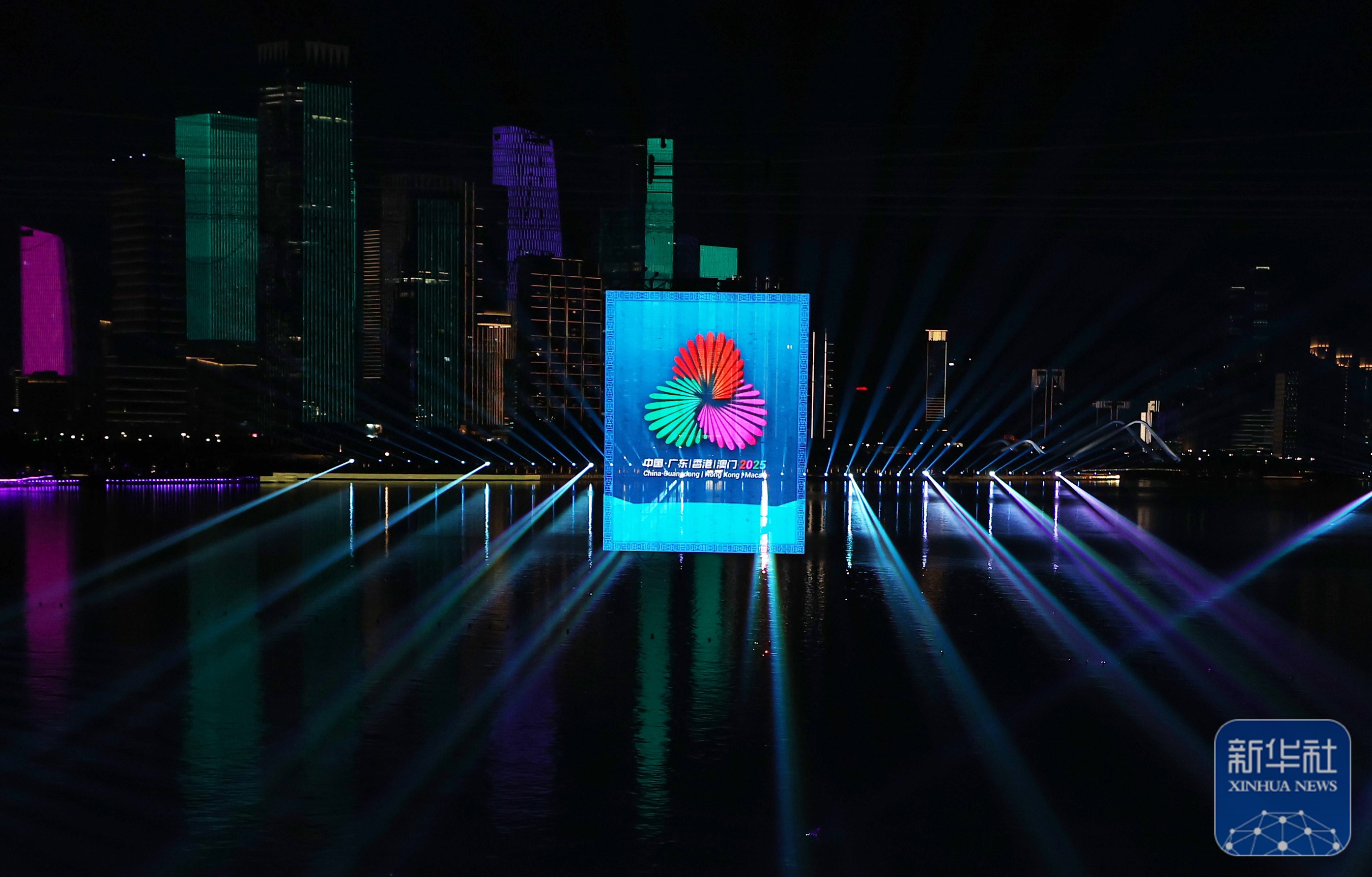 ↑ 这是拍摄的闭幕式现场。澳门队运动员郭建恒在闭幕式现场。 新华社记者 李紫恒 摄