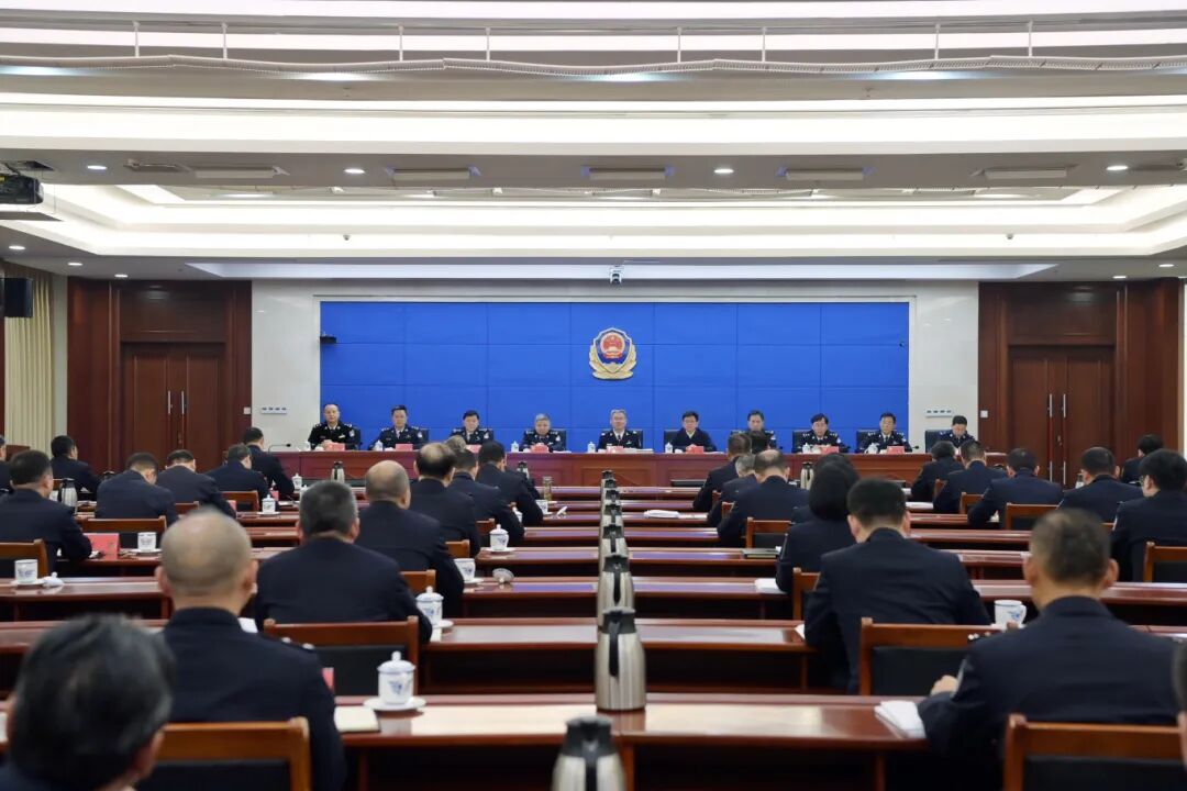 省公安厅召开2025年度全省公安工作及厅机关党建工作述评会
