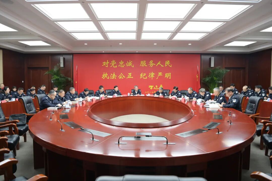 省公安厅党委理论学习中心组专题学习《习近平谈治国理政》第五卷