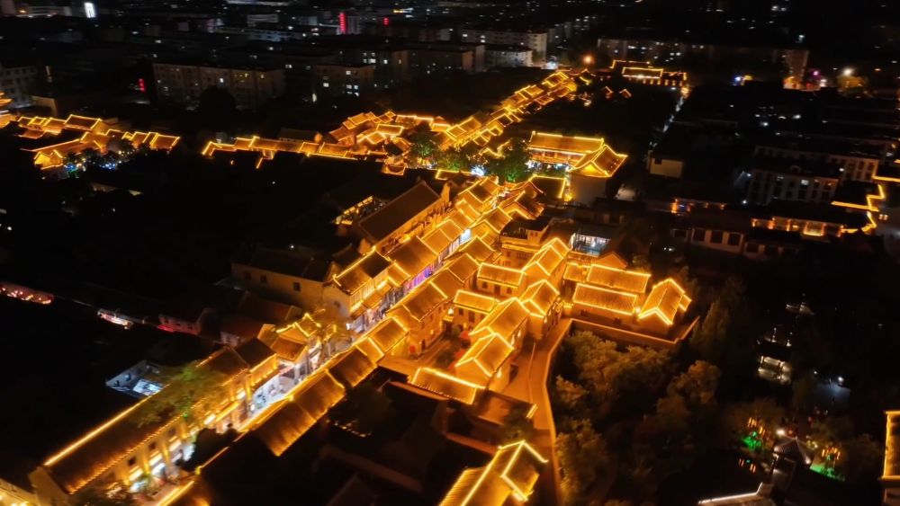 新华视点|一城一特色焕新文旅 夜经济激活消费新引擎