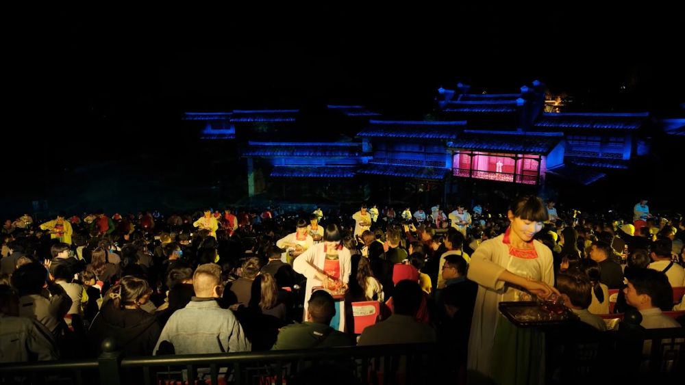 新华视点|一城一特色焕新文旅 夜经济激活消费新引擎