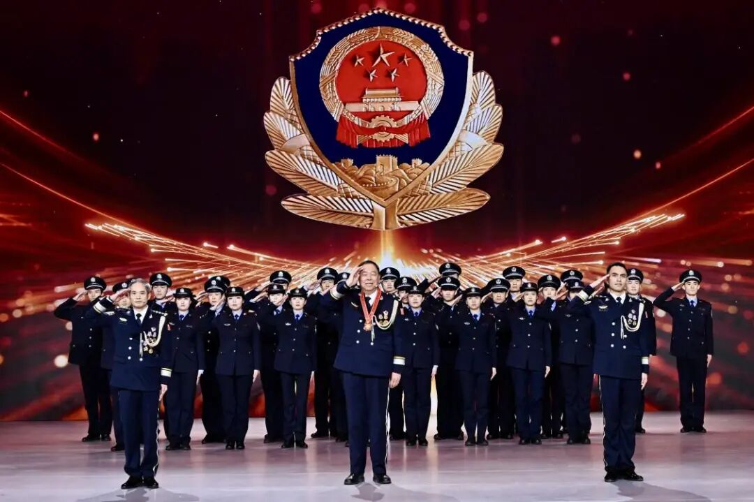 全省公安机关组织观看《闪亮的名字——2025最美基层民警发布仪式》