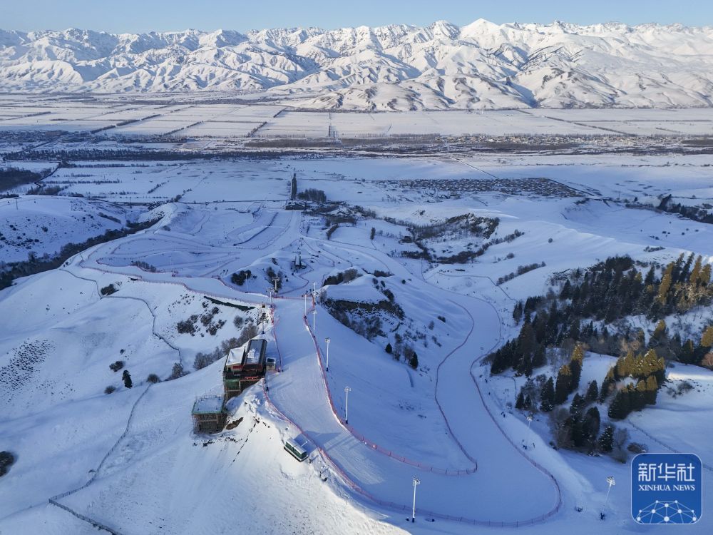 新疆那拉提：雪原跃动“热雪”激情