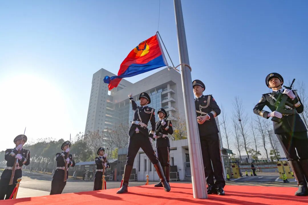 省公安厅举行升警旗仪式庆祝第六个中国人民警察节