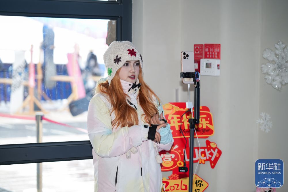 新疆那拉提：雪原跃动“热雪”激情