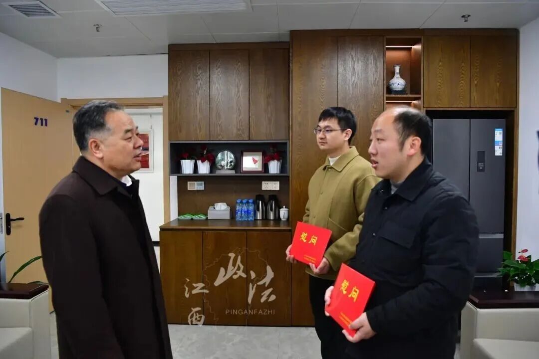 陈永奇在南昌走访慰问我省全国见义勇为模范