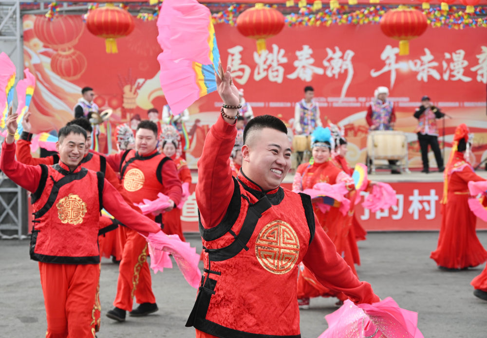 新华鲜报｜火热“村晚”！中国乡村动人年味