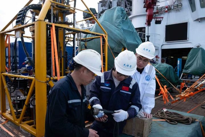 灯火映团圆 奋斗写担当——走近春节假期一线坚守者