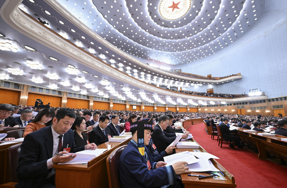 两会世界观察｜中国的民主贯穿国家治理全过程——国际人士热议中国全国两会