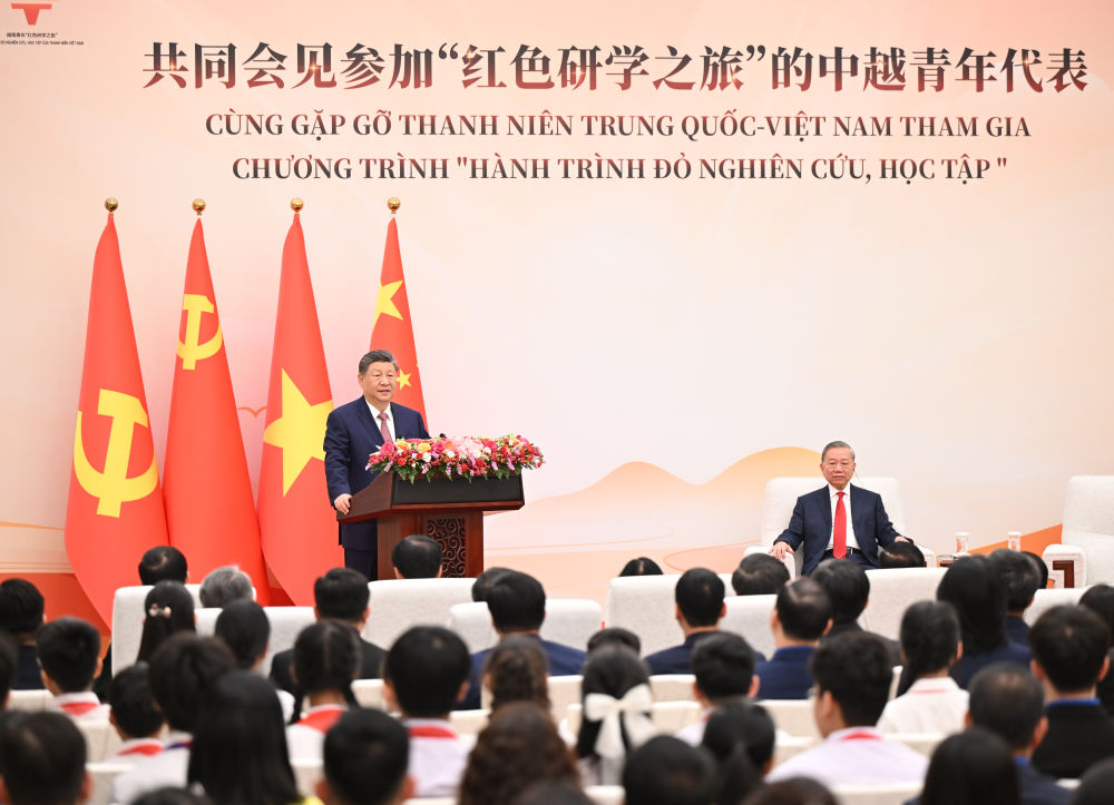 習(xí)近平同蘇林共同會(huì)見中越青年代表