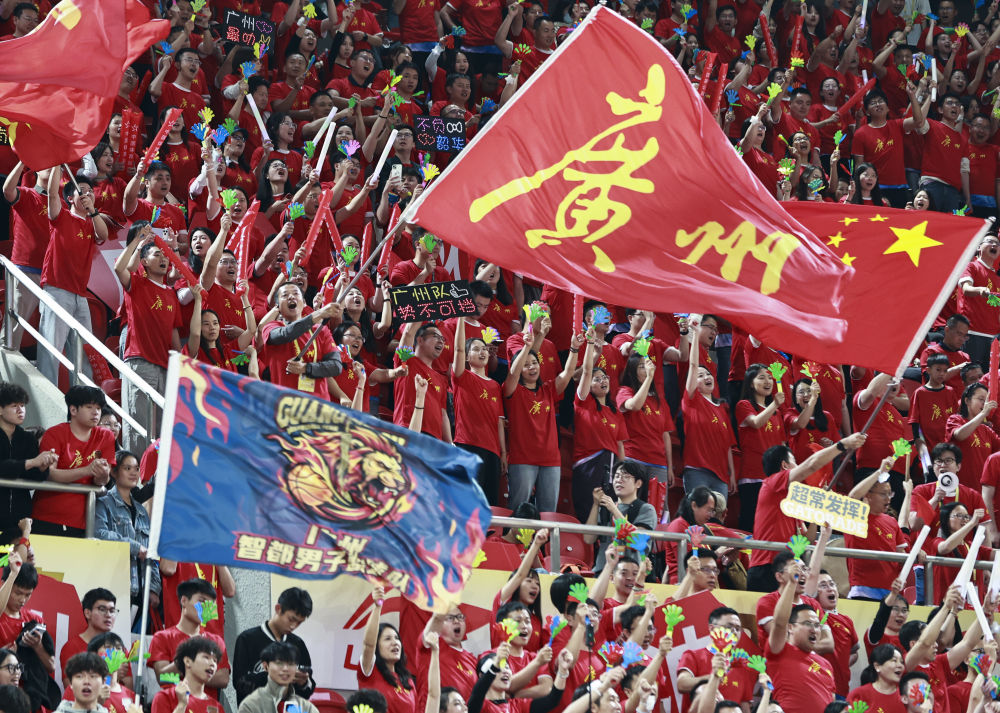 3月21日，2026年广东省城市篮球联赛在广州天河体育馆开赛。新华社记者 黄国保 摄