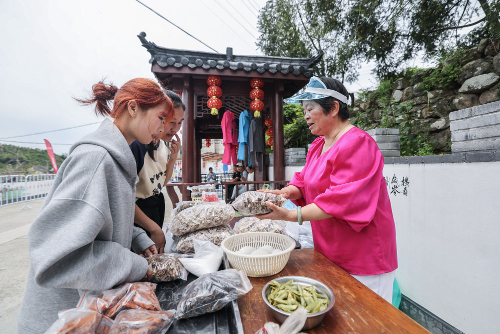 假日越野徒步助力山乡特色文旅消费