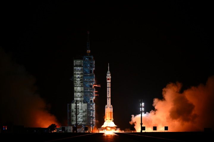 神舟再上九万里　风雷激荡七十年——写在神舟二十三号载人飞船成功发射之际