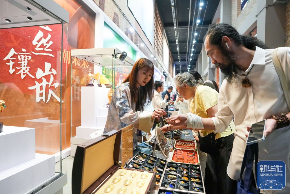 首届中国新文创市集暨潮玩游园会在北京开幕