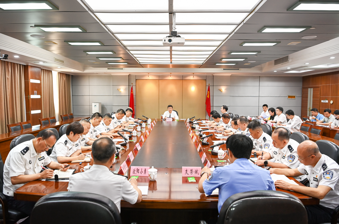 龚惠民与全省各监狱长开展廉洁从政暨树立和践行正确政绩观集体谈话