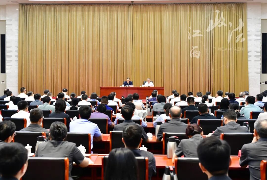 省委政法委举办第二期全省“政法大讲堂” 陈永奇主持并讲话