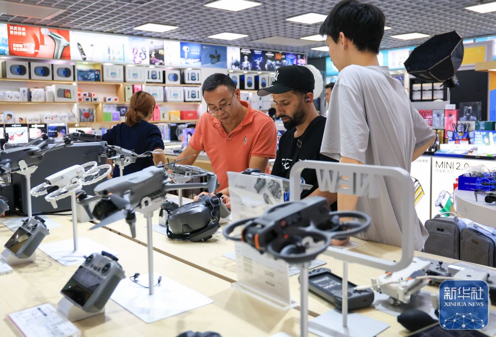 “中国电子第一街”假日消费热潮涌动