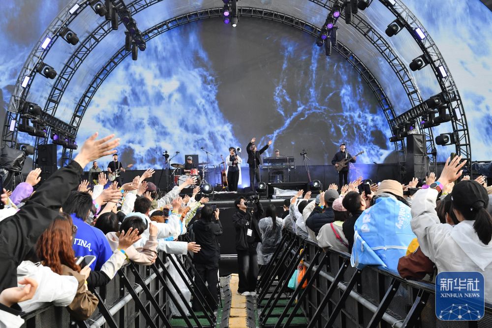 2026北京超级草莓音乐节唱响“五一”