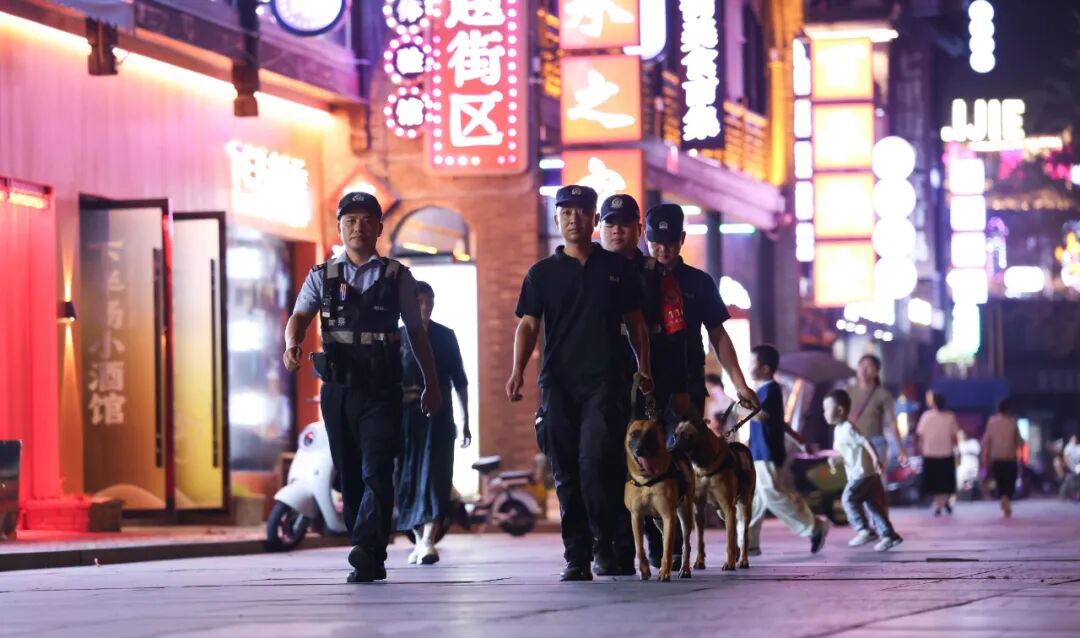 警灯点亮赣鄱夜色！江西公安守护你的夏夜烟火