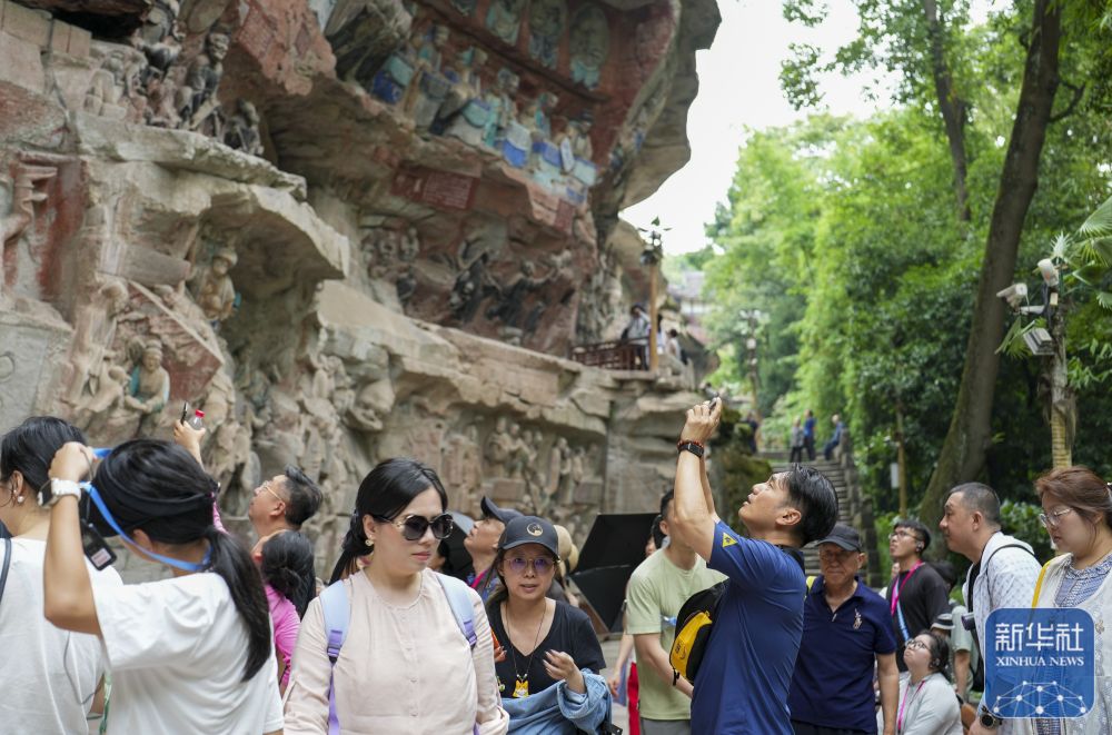 世界文化遗产大足石刻景区旅游人气旺