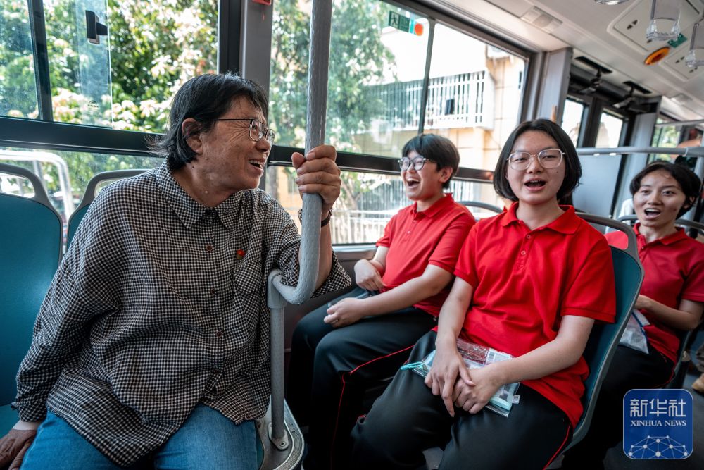 张桂梅校长连续16年送考