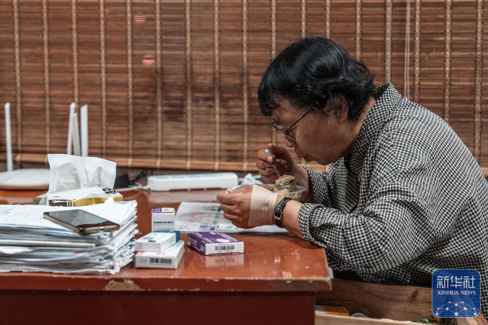 张桂梅校长连续16年送考