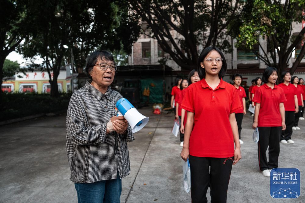 张桂梅校长连续16年送考