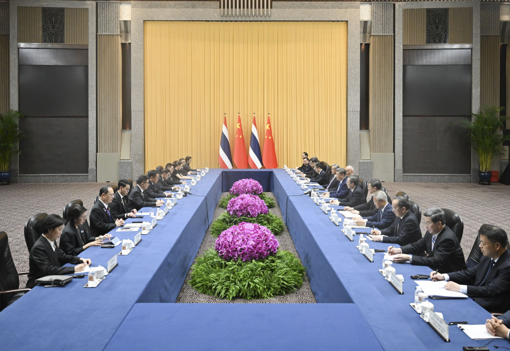 7月17日下午,国家主席习近平在上海西郊宾馆会见来华出席2026世界人工智能大会暨人工智能全球治理高级别会议并进行正式访问的泰国总理阿努廷。新华社记者 燕雁 摄
