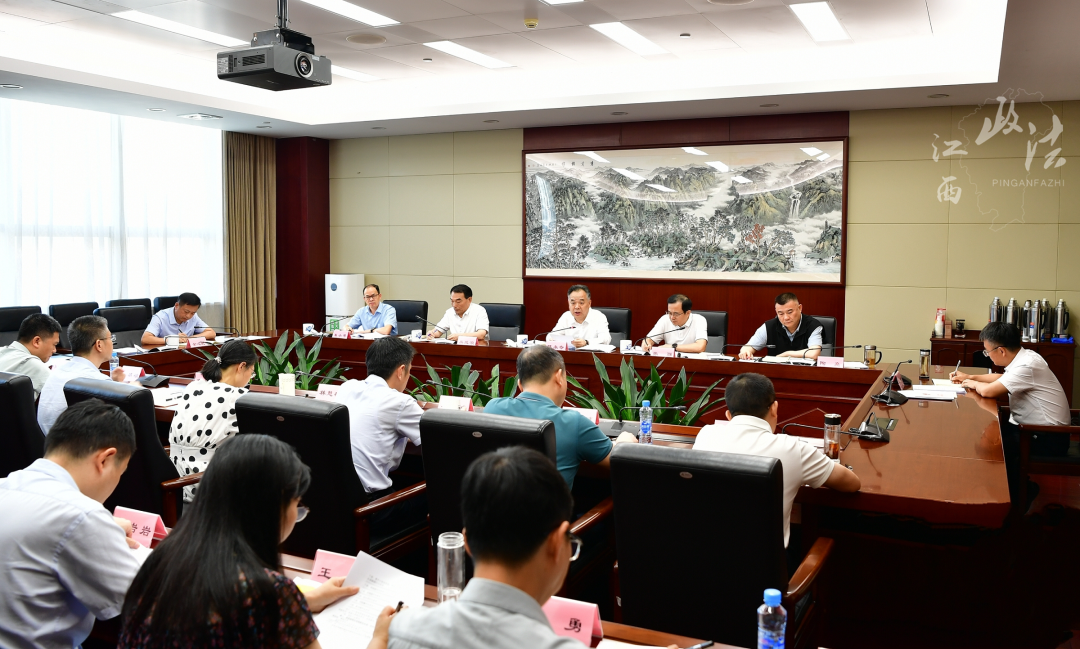 省委政法委理论学习中心组举行集体学习 陈永奇主持并讲话