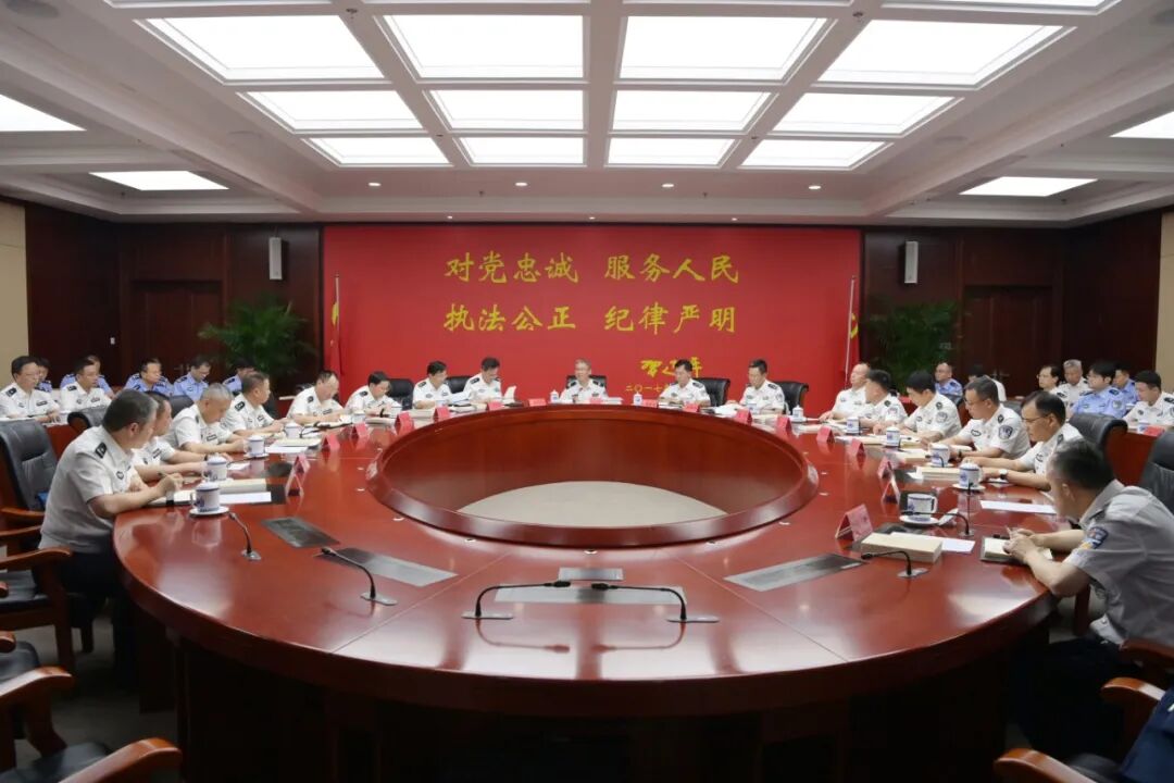 省公安厅党委理论学习中心组专题学习习近平党建思想