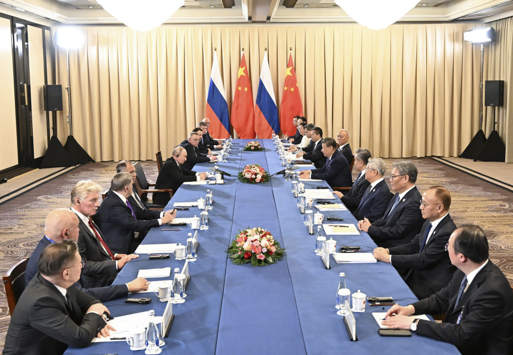 当地时间8月31日下午,国家主席习近平在比什凯克出席2026年上海合作组织峰会期间会见俄罗斯总统普京。新华社记者 燕雁 摄