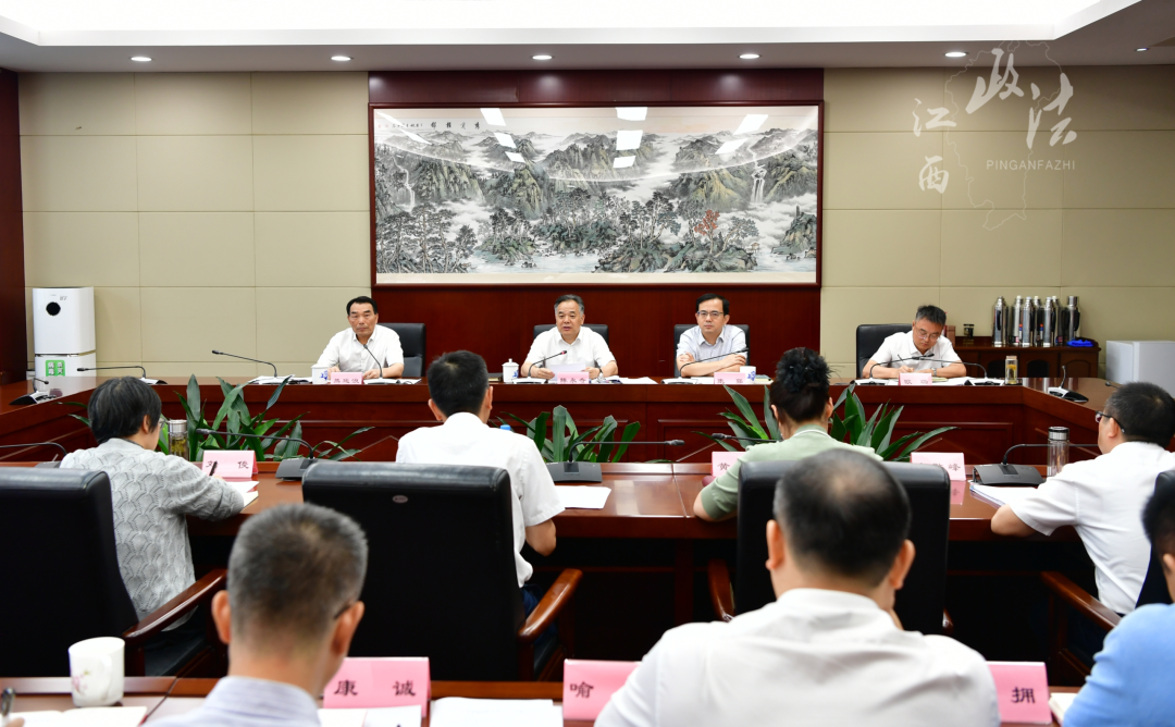 省委政法委理论学习中心组举行集体学习 陈永奇主持并讲话