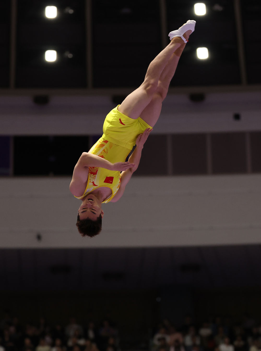 亚运会｜严浪宇、王梓赛包揽男子蹦床冠、亚军