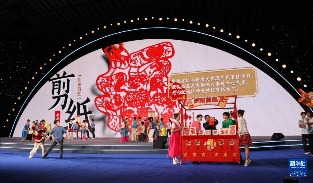 网上网下大思政课激励青年爱国奋斗