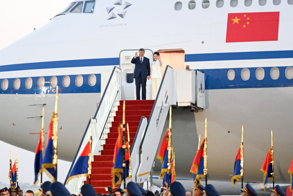 习近平抵达开罗对埃及进行国事访问