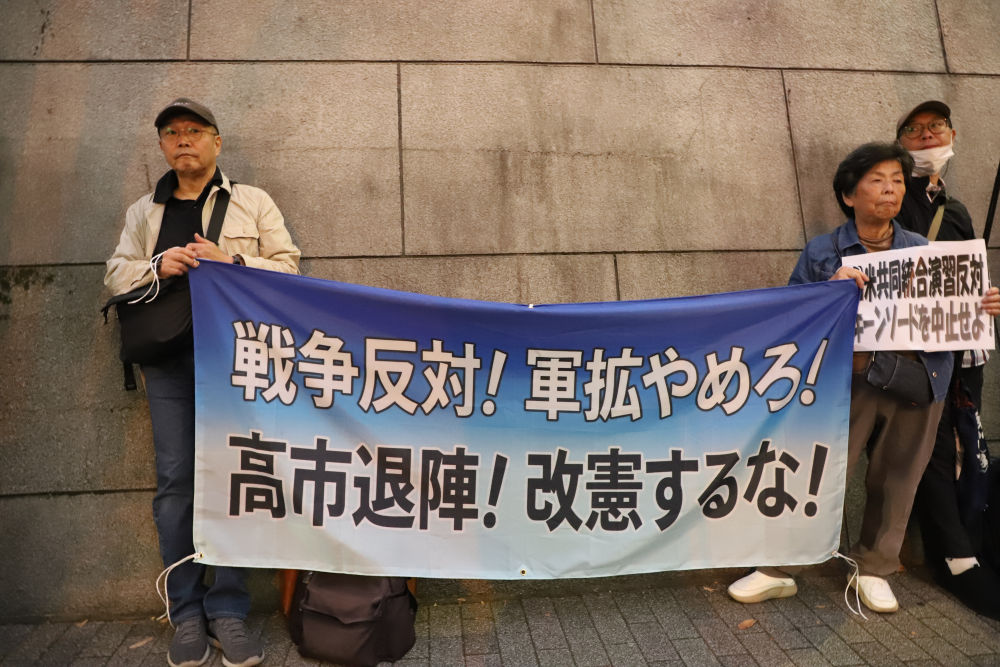 新华时评丨警惕日本正滑入“新的战前状态”